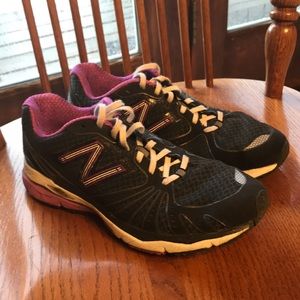 New balance tennis shoes